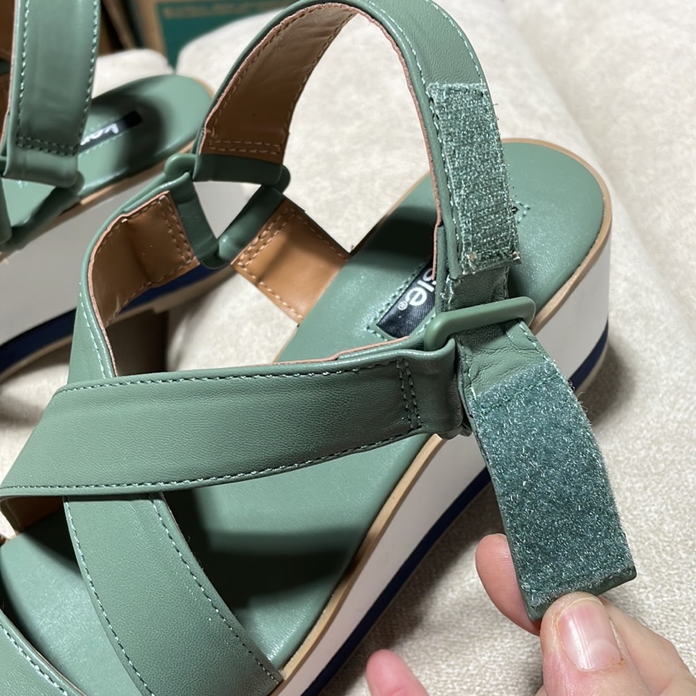 Kensie sage wedge flatform strappy open toe sandals green army NIB 8M 9.5M - Picture 9 of 14